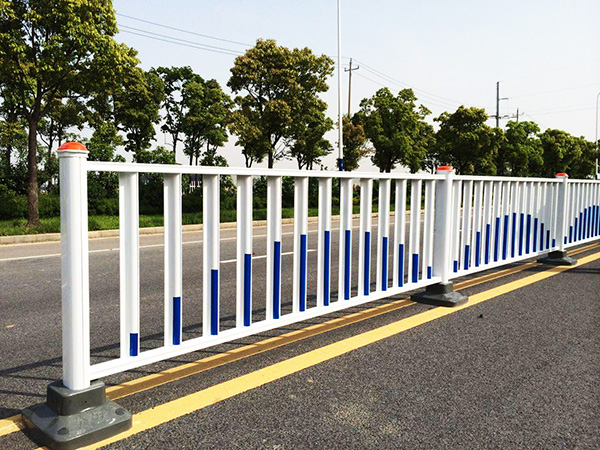 鍍鋅絲網(wǎng)圍欄