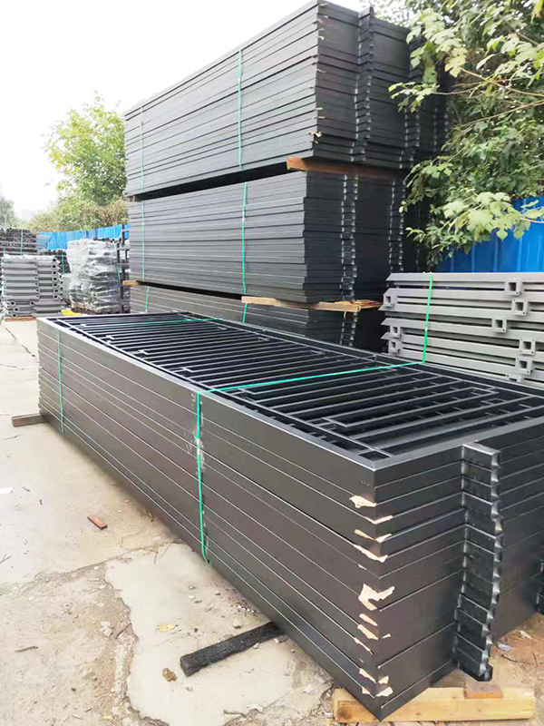 河南開(kāi)封惠濟(jì)河公園鐵藝圍欄